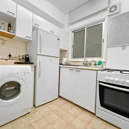 1br Seaview Apt With Community Pool In Center Appartamento Larnaca