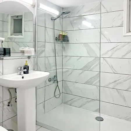 Appartamento 1br Seaview Apt With Community Pool In Center